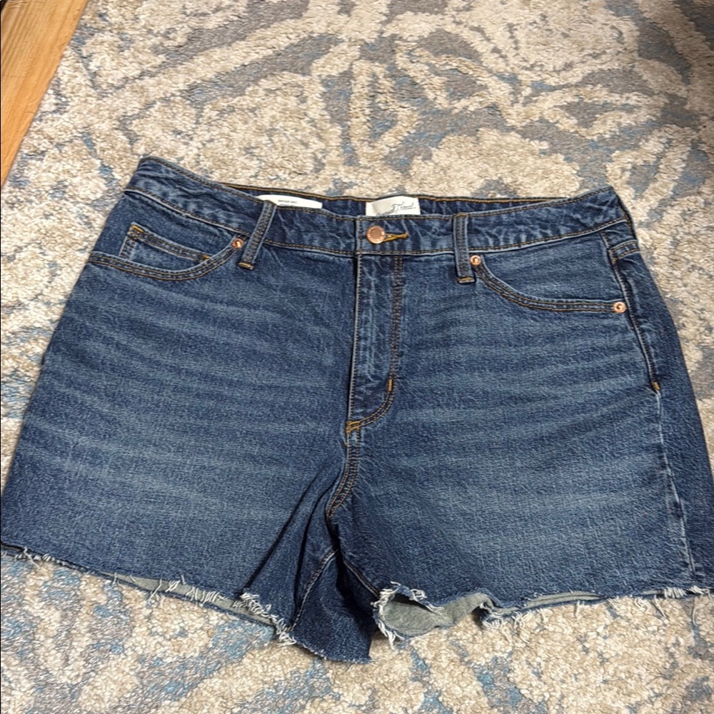 Universal Thread Vintage Midi Jean shorts
